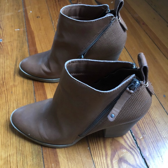 Shoes - Cognac booties